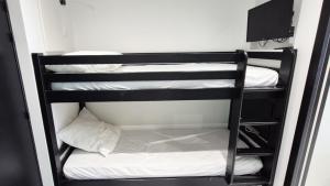 Studio 7 mn mer, refait neuf, cosy, parking, piscine