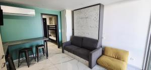 Studio 7 mn mer, refait neuf, cosy, parking, piscine