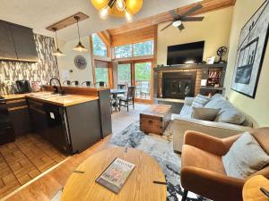 Ski-in Ski-out Townhome at Lutsen Mountain, Pool, Hot Tub, Fitness, Sauna and more!