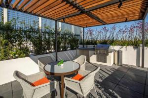 Luxury by the Beach with Pool, Gym, Game Room