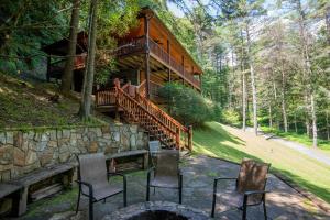 Prime Secluded Location- 5 Mins to State Park, Hot Tub, Dogs Welcome