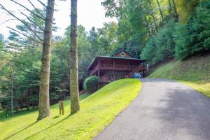 Prime Secluded Location- 5 Mins to State Park, Hot Tub, Dogs Welcome