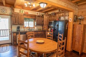 Kapena Escape on the Lake- Views, Hot Tub, Nearby River Access