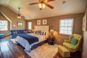 Kapena Escape on the Lake- Views, Hot Tub, Nearby River Access