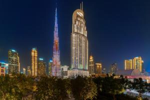 Luxury 2BR with Burj Khalifa Views l Near Dubai Mall - 4hvězdičkové hotely ve městě Dubaj