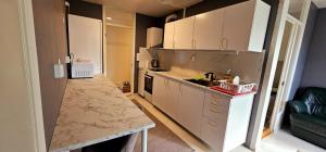 3 bedrooms with 6 single beds