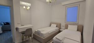 Luxury Lakeview Apartment