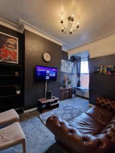 Kings Road Modern Home - 7 Beds - Ideal for Workers