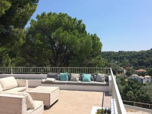 Spacious villa overlooking beach with private pool