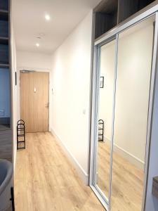 Cozy Studio Apartment Near Heathrow Airport Terminal 4 - Unlimited Wi-Fi - Paid Parking