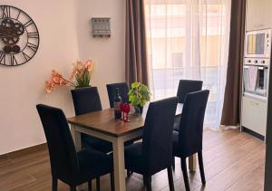 New 3BR Apt-AC-Wi-Fi-Kitchen 4 mins away from airport