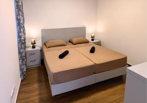 New 3BR Apt-AC-Wi-Fi-Kitchen 4 mins away from airport