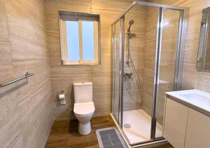 New 3BR Apt-AC-Wi-Fi-Kitchen 4 mins away from airport