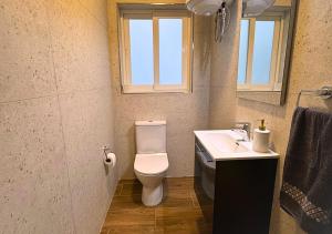 New 3BR Apt-AC-Wi-Fi-Kitchen 4 mins away from airport