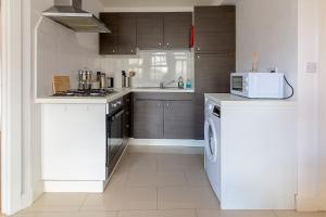 Lovely 2 Bedroom 2 Bathroom Apartment with Parking