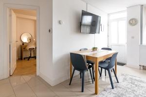 Lovely 2 Bedroom 2 Bathroom Apartment with Parking