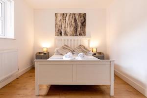 Lovely 2 Bedroom 2 Bathroom Apartment with Parking