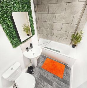 6 Bed Family Home With Free Parking