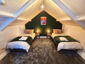 6 Bed Family Home With Free Parking