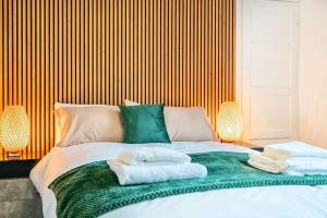 6 Bed Family Home With Free Parking