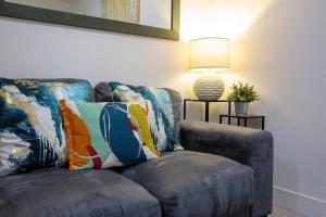 2 bedroom Large Town Centre Apartment FREE Parking