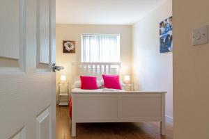 2 bedroom Large Town Centre Apartment FREE Parking