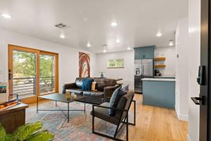 Near Downtown Stylish 2BR With Amazing Patio - #2