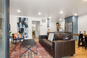 Near Downtown Stylish 2BR With Amazing Patio - 3