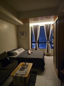 High-Floor Studio with City Views- Skystay 3803 by D