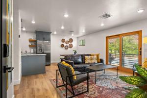 Near Downtown Stylish 2BR With Amazing Patio - 4