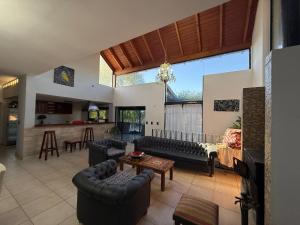 Amplia casa en 1 hectarea a 20 min del estadio