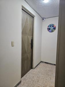 Confortable apartamento segundo piso, cerca al Aeropuerto El Dorado