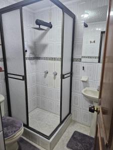 Confortable apartamento segundo piso, cerca al Aeropuerto El Dorado