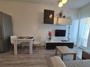 Cosy 2 bedroom flat close to the town with parking