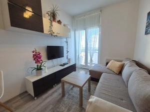 Cosy 2 bedroom flat close to the town with parking