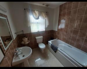 Carndonagh - 3-Bedrooms - Sleeps 6 7 - Garden