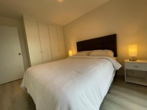 Departamento con baño y cocina equipada