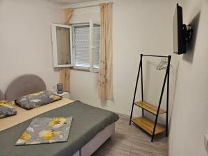 Apartments with parking space Novi Vinodolski - 18968