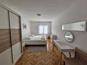 Apartments with parking space Rovinj - 20538