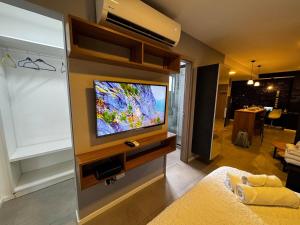 Luxury Apartment with Cowork Space, WiFi, and a Pool in a Business Area