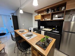 Luxury Apartment with Cowork Space, WiFi, and a Pool in a Business Area