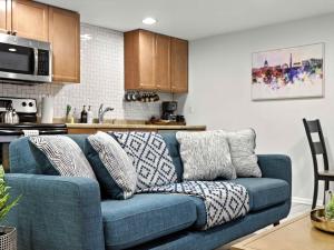 Cozy 2BR Flat - Walk to METRO Market