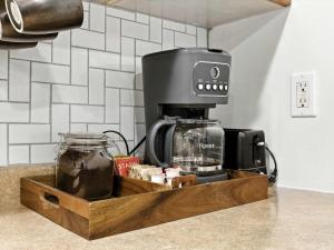 Cozy 2BR Flat - Walk to METRO Market