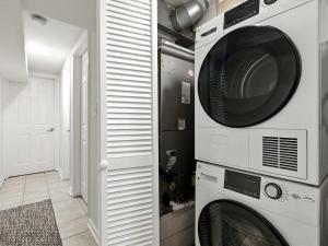 Cozy 2BR Flat - Walk to METRO Market