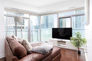 Downtown Toronto 2 bedrooms with parking
