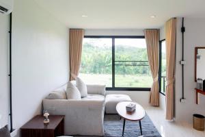 Khaosok River Stone Resort & Camp