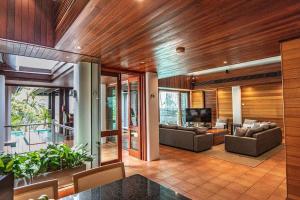 17 Wharf Street - Main House & Bungalow