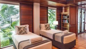 17 Wharf Street - Main House & Bungalow