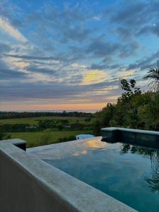 Luxury 4BR home with Infinity Pool, Jacuzzi & firepit