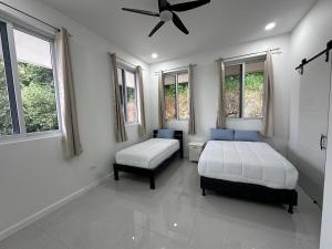 Luxury 4BR home with Infinity Pool, Jacuzzi & firepit